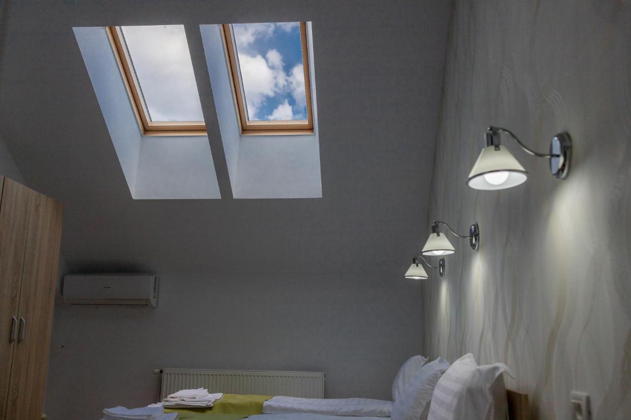 Marconi Guesthouse Hunedoara Buitenkant foto