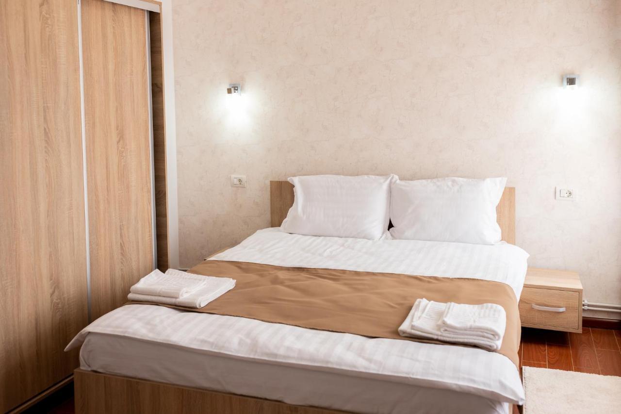 Marconi Guesthouse Hunedoara Buitenkant foto