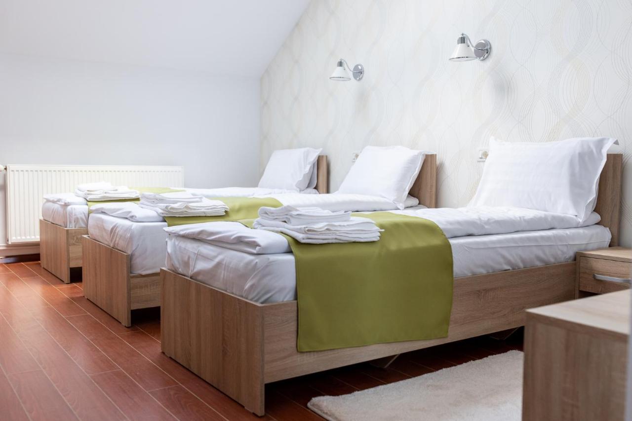 Marconi Guesthouse Hunedoara Buitenkant foto
