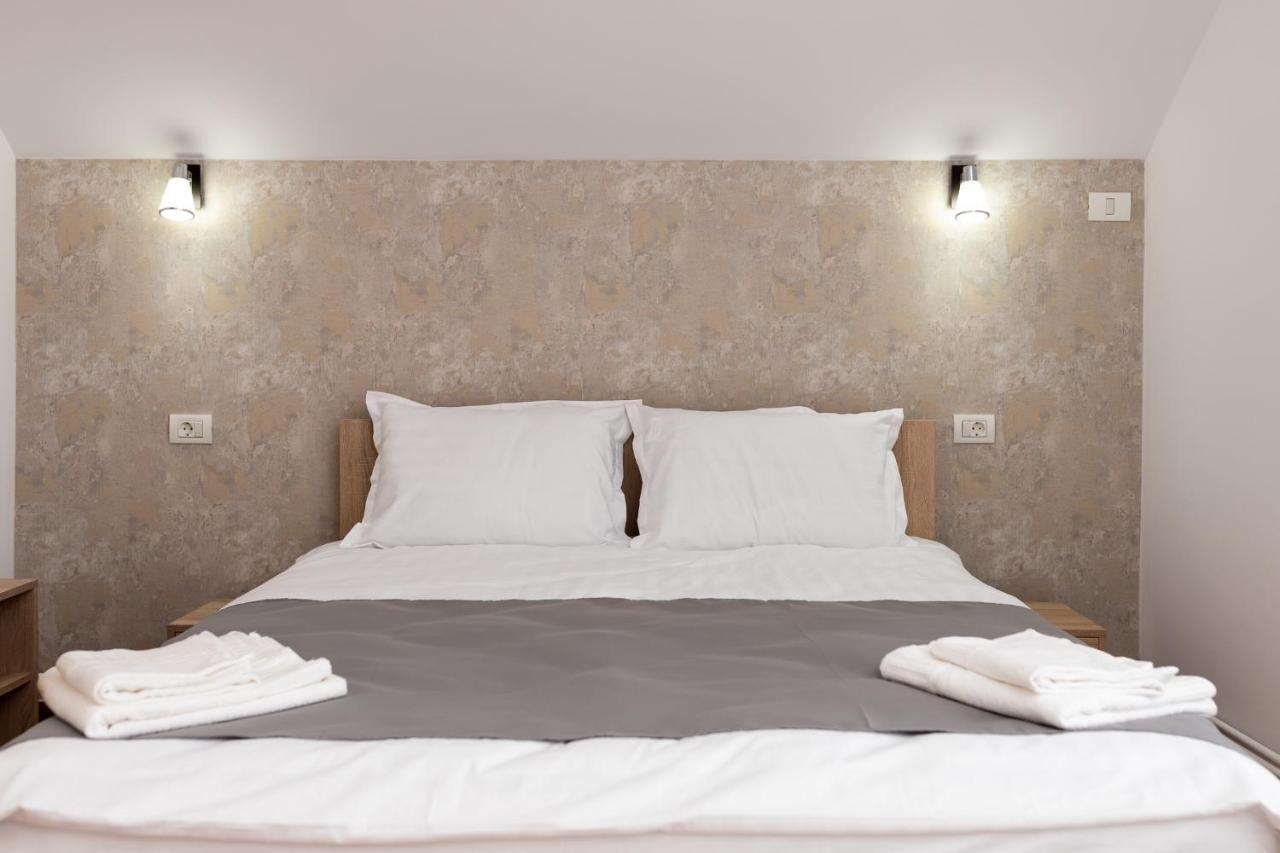 Marconi Guesthouse Hunedoara Buitenkant foto