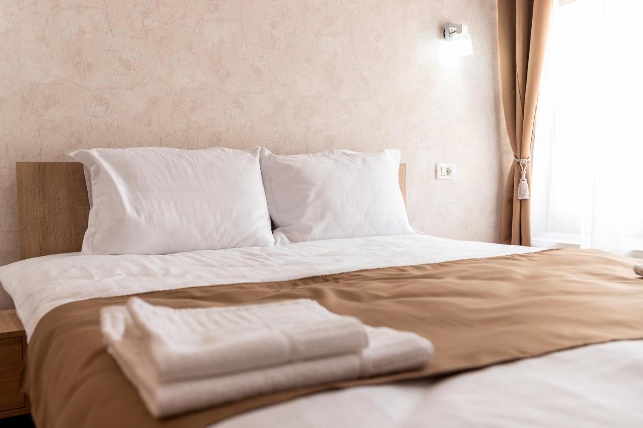 Marconi Guesthouse Hunedoara Buitenkant foto