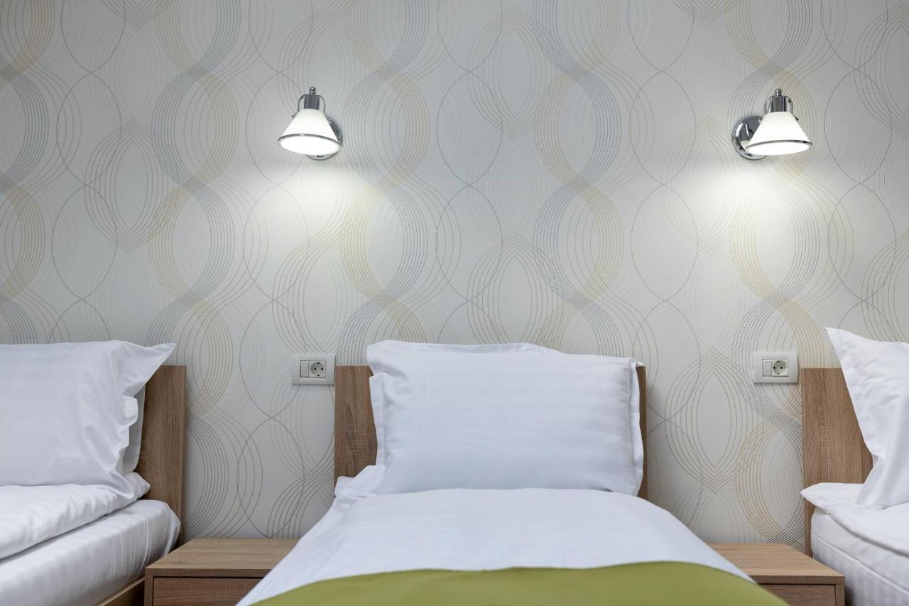 Marconi Guesthouse Hunedoara Buitenkant foto