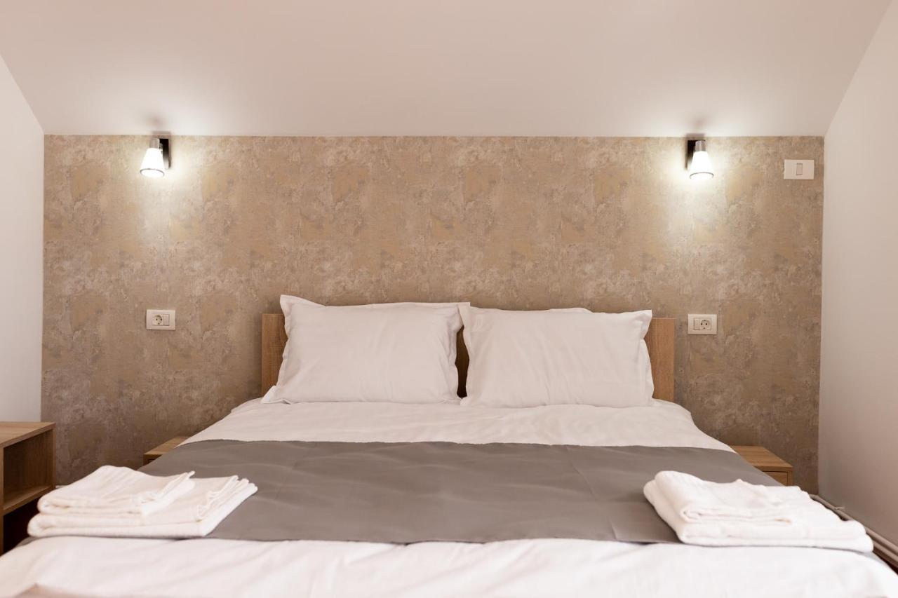 Marconi Guesthouse Hunedoara Buitenkant foto