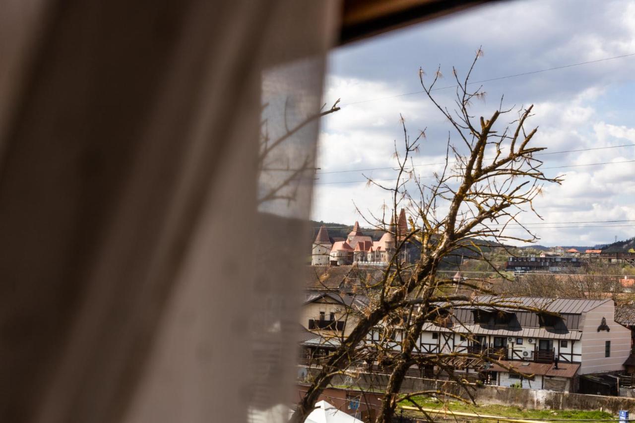 Marconi Guesthouse Hunedoara Buitenkant foto