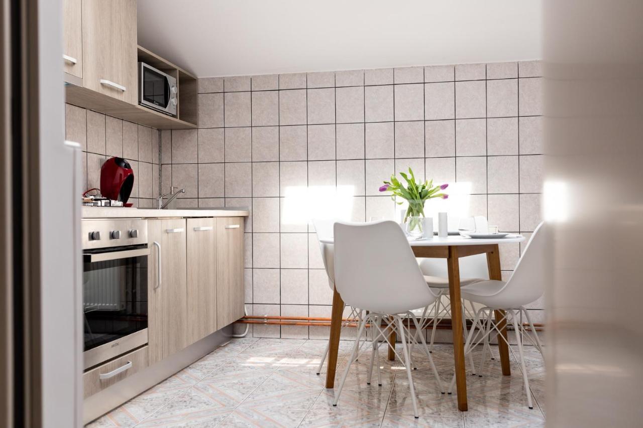 Marconi Guesthouse Hunedoara Buitenkant foto